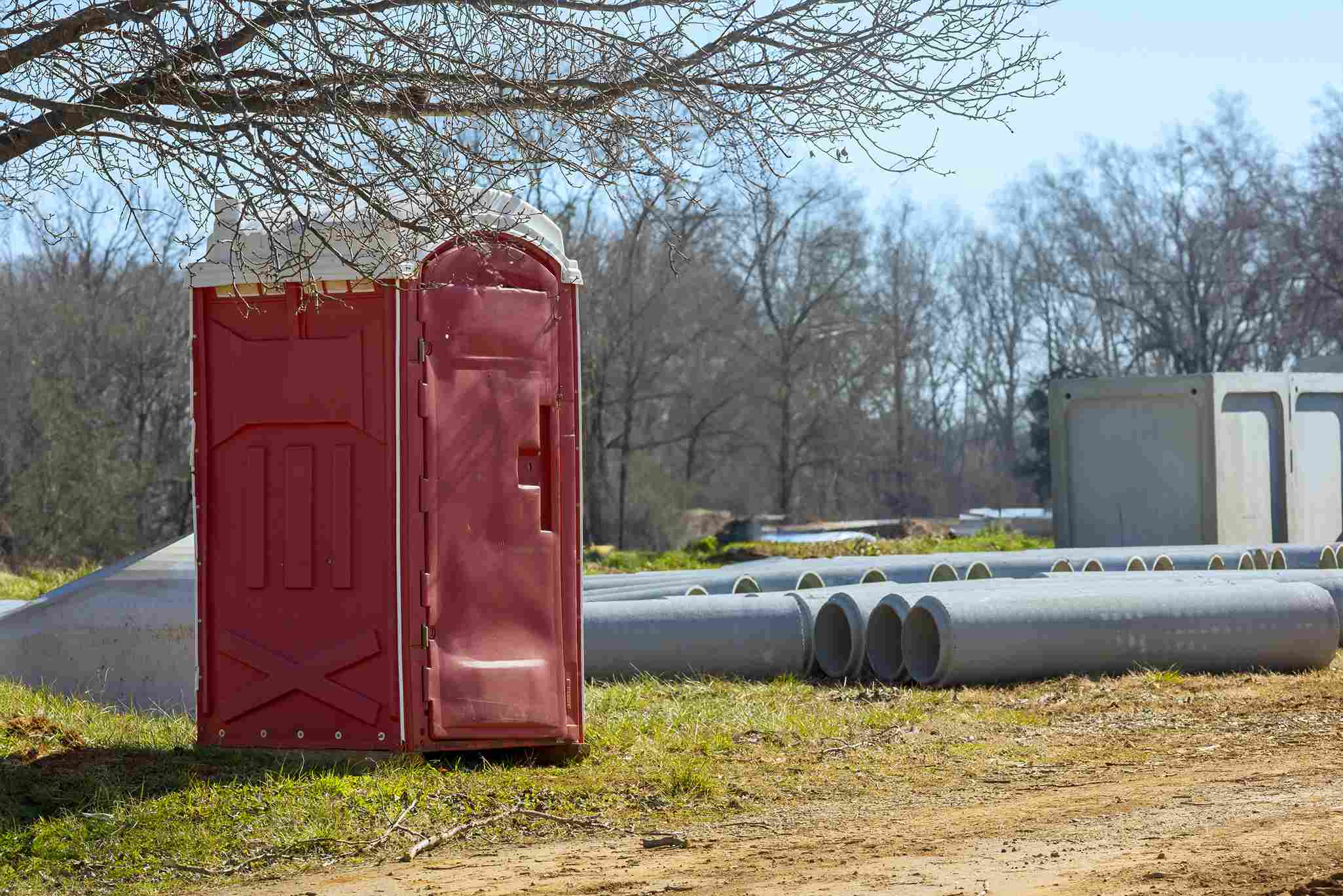 portable-restroom-on-a-new-structure-near-a-new-ho-2025-03-27-05-14-09-utc